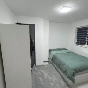 EN9 3DD - Disponível imediato - £190